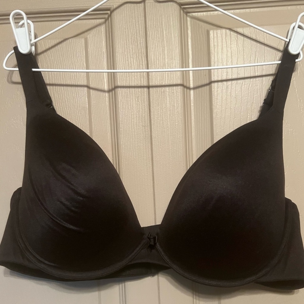 Cacique Classic Black Women's Bra
Uplift Plunge